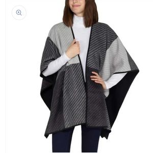 Ike Behar Reversible Wrap with High Pile Fleece Black and Gray Color Block